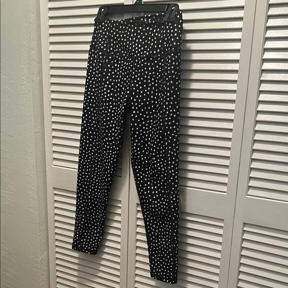 #1126=Chic Black and White Polka Dot Leggings - Picture 1 of 11